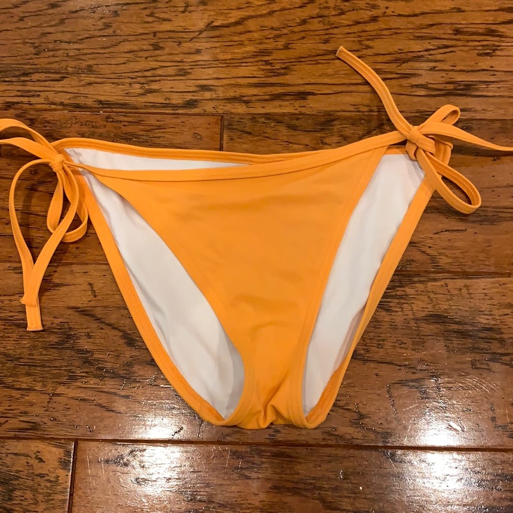 victoria’s secret bottoms in great condition